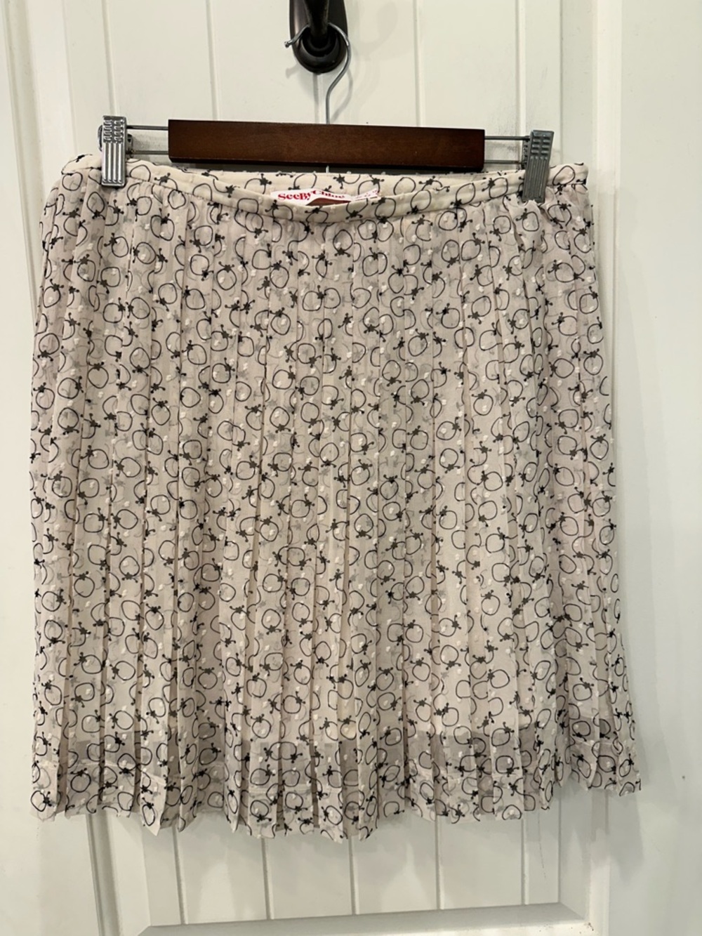 See By Chloe Off-White Pleated Clip-Dot Graphic Print Mini Skirt Size US 6 FR 38